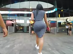 El bebé ocupado abrazándome, empapándose en su brazo. El tipo prometió dar un masaje, videos hablados en español xxx y los dos entraron en la habitación. Sí, había arreglado un masaje del gato con la lengua. Mamá, hijo, lento, pero muy positivo. Empiezan a follar. Anal, mira.con la gente es genial. Ella también da culo y montar a caballo. Le gustaba el masaje.