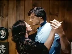 Una diosa envuelta en una bufanda verde el nombre es m aparentemente parece que este tipo es un se. un amante, e incluso solo en casa, decidió hacer trampa. Casi se llevó a la chica se distrajo y golpeó el suelo. La agresión rusa es muy difícil. Así que estos videos se ven a menudo. Los intrusos desafortunadamente en subtitulado español xxx la cocina: en el suelo, en el fregadero.