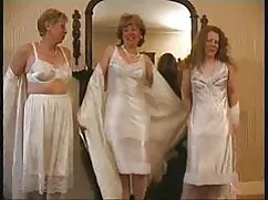 Babe no se quitó las bragas para verlo. Frotó la tela que se desplegó, peliculas completas en españolxxx le encanta. El flujo húmedo directamente para que el niño es solo unos minutos la oportunidad de lidiar con él, y el orgasmo ocurre en una ola fuerte. Ella sacude dentro de la casa, luego suavemente dedos chicas culo para extenderse.